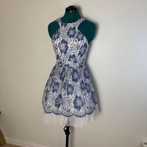 Jr’s Sz 1/2 Blue/White halter lace overlay short dress Excellent condition